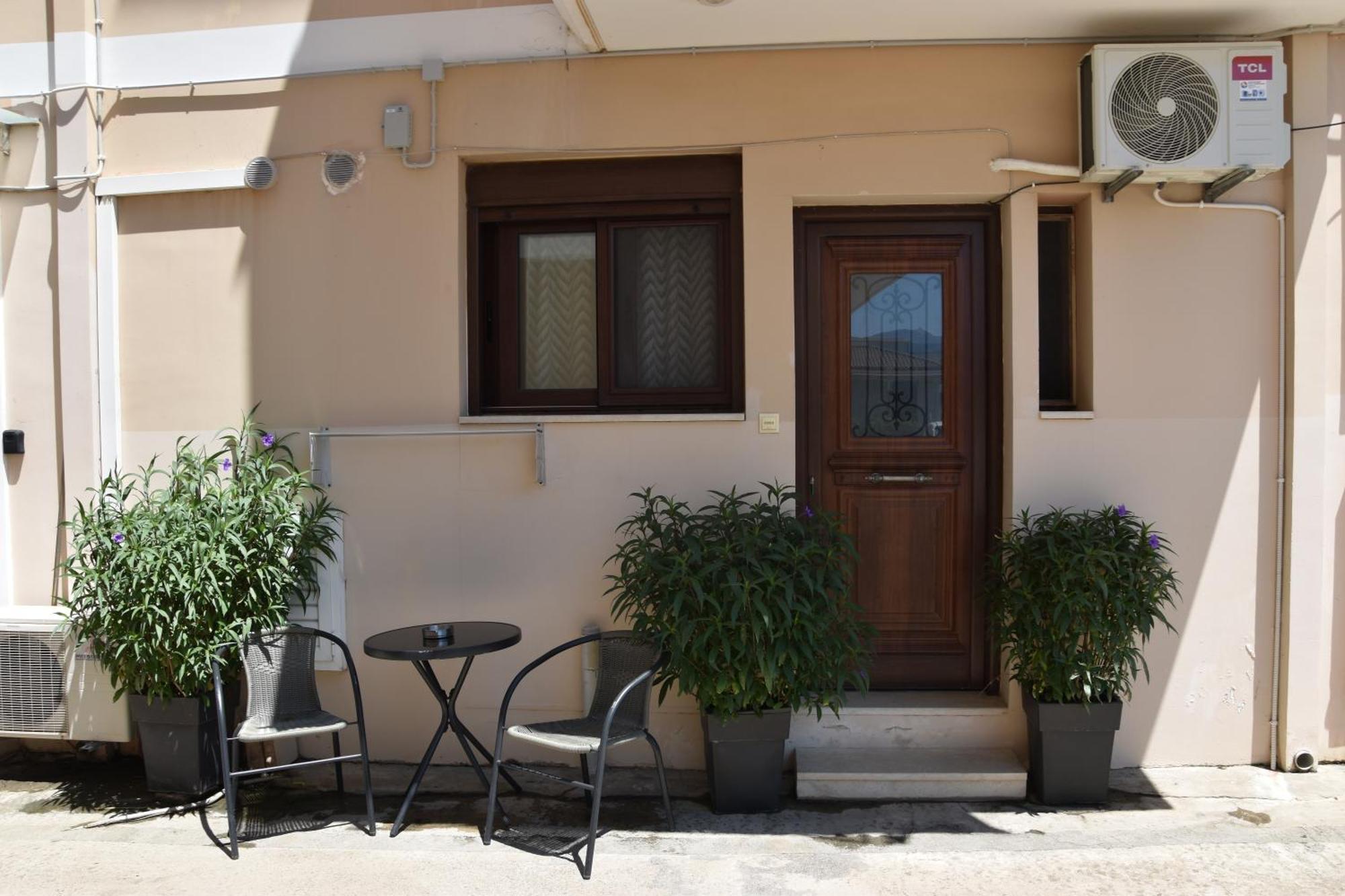 Andria's Little House Apartment *